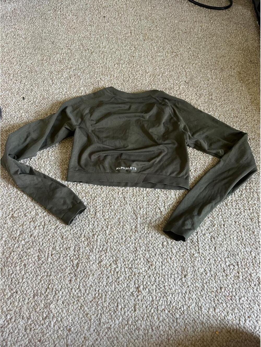 Alphalete long sleeve crop top